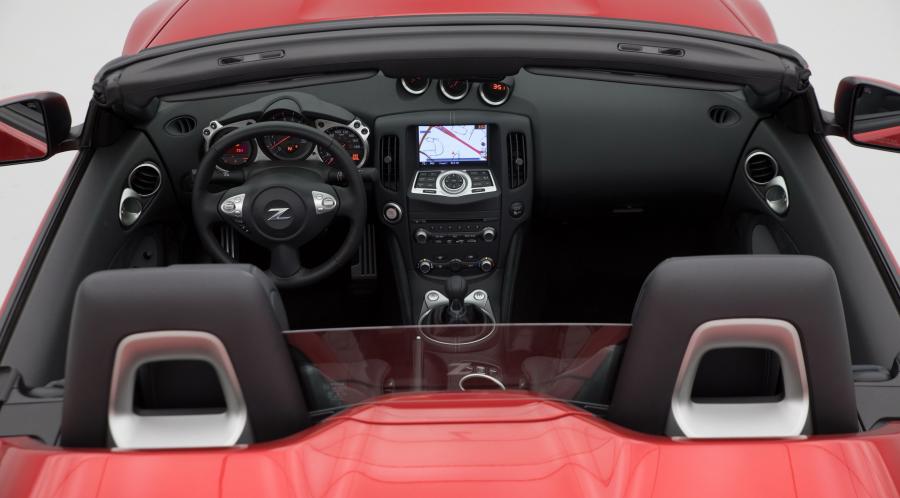 Интерьер Nissan 370Z Roadster (Z34) 2013 года  (NA) (фото 8 из 26)